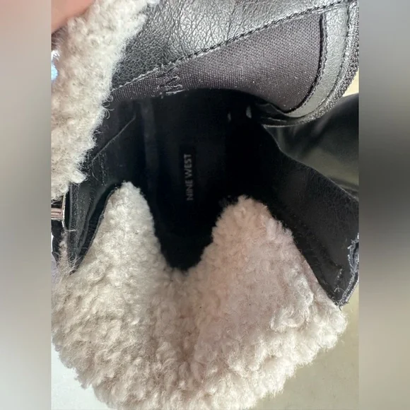 Nine West leather boots. Fleece accent. Size 8.5. Warm and fun. Worn once. - Picture 5 of 7